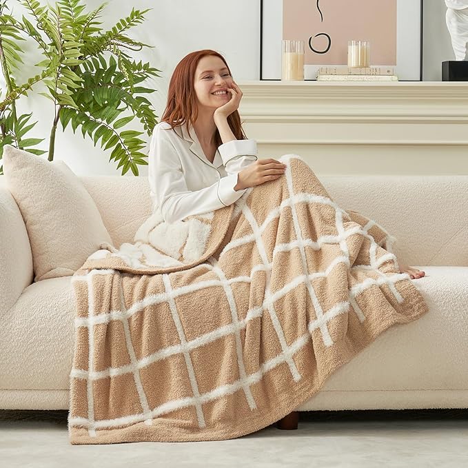 Amélie Home Checkered Knit Throw Blanket for Couch, Bicolour Super Soft Cozy Fuzzy Plush Throws for Sofa, 50" x 60", Plaid Beige