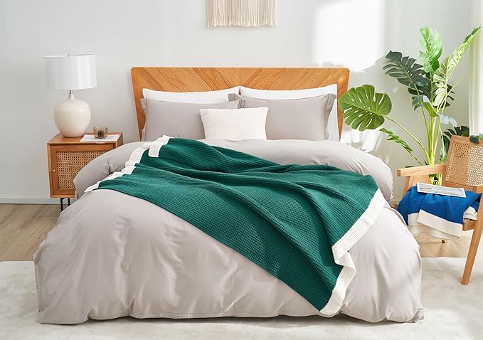 Amélie Home Christmas Waffle Throw Blanket for Couch, Soft Cozy Chenille Knit Blanket Warm Xmas Decorative Gifts Throw for Sofa, 50"x60", Holly Green