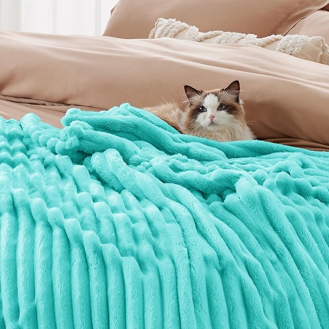 Bedsure GentleSoft Blue King Size Blanket for Bed - Cozy Soft Blankets for Women, Cute Small Fleece Throws for Girls, Birthday Gifts for Women Decor Gifts for Mom, Blue Fog, 108x90 Inches